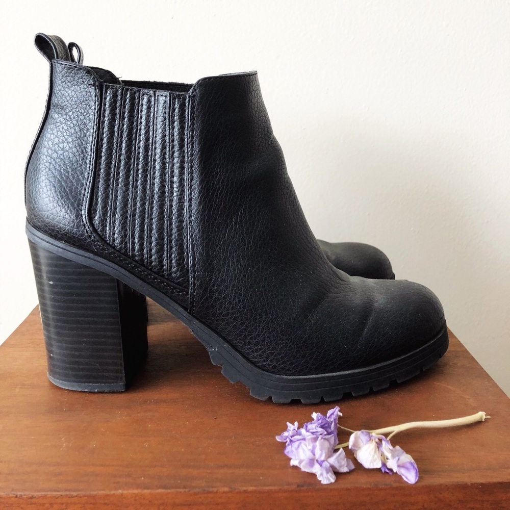 Sam & Libby black Deanna block heel ankle booties - Picture 1 of 6